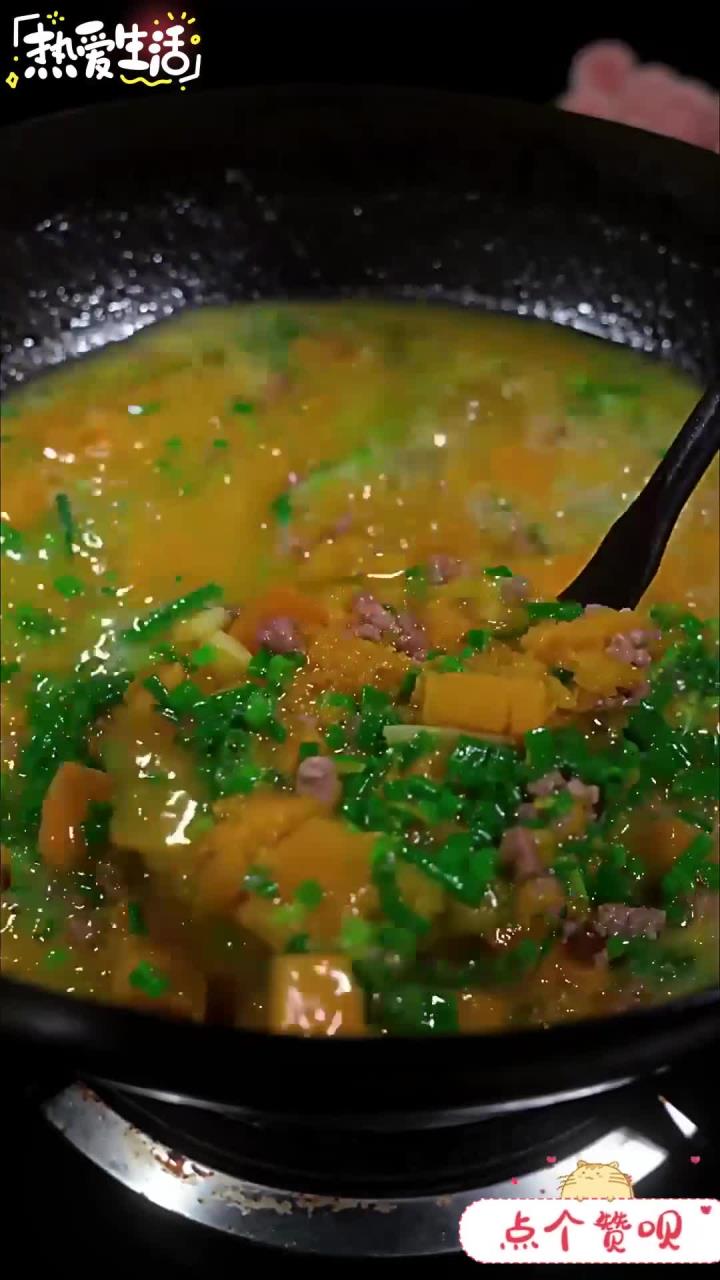 香甜软糯的南瓜汤，太好喝了，拌着米饭吃也是绝绝子