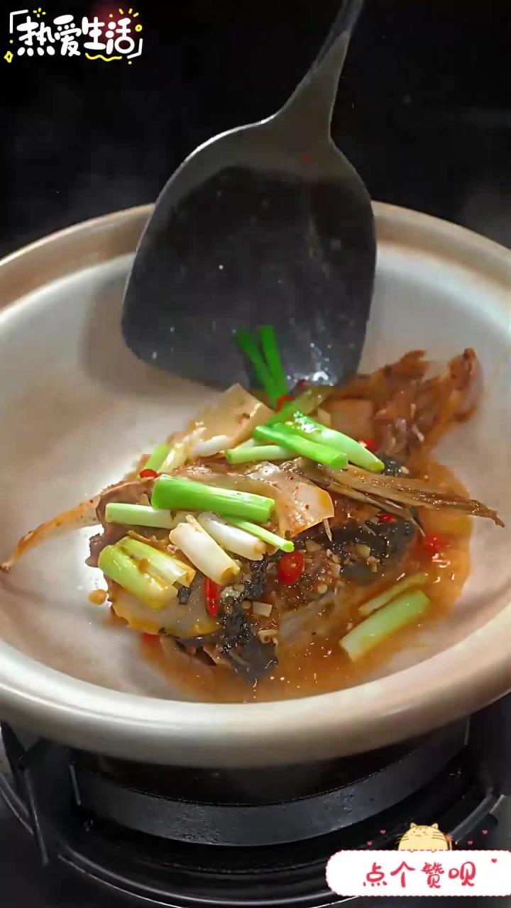 鱼头焖豆腐 太喜欢这道菜了,汤汁浓郁,豆腐嫩滑,味道还特别香,有空大家值得一试