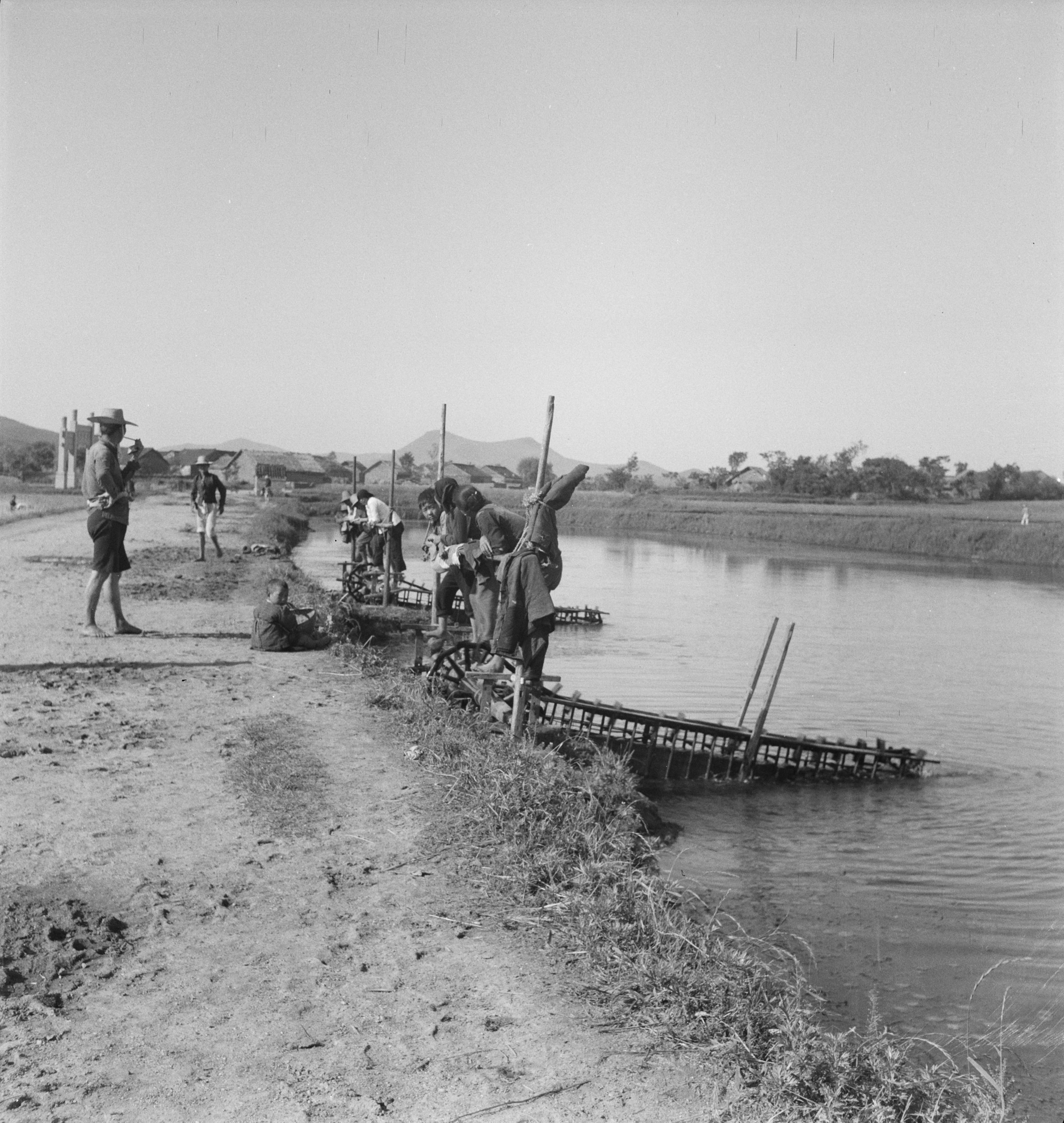 1943年希特勒头像烟灰缸,暗藏战时民众情绪,对敌人嘲讽隐喻多
