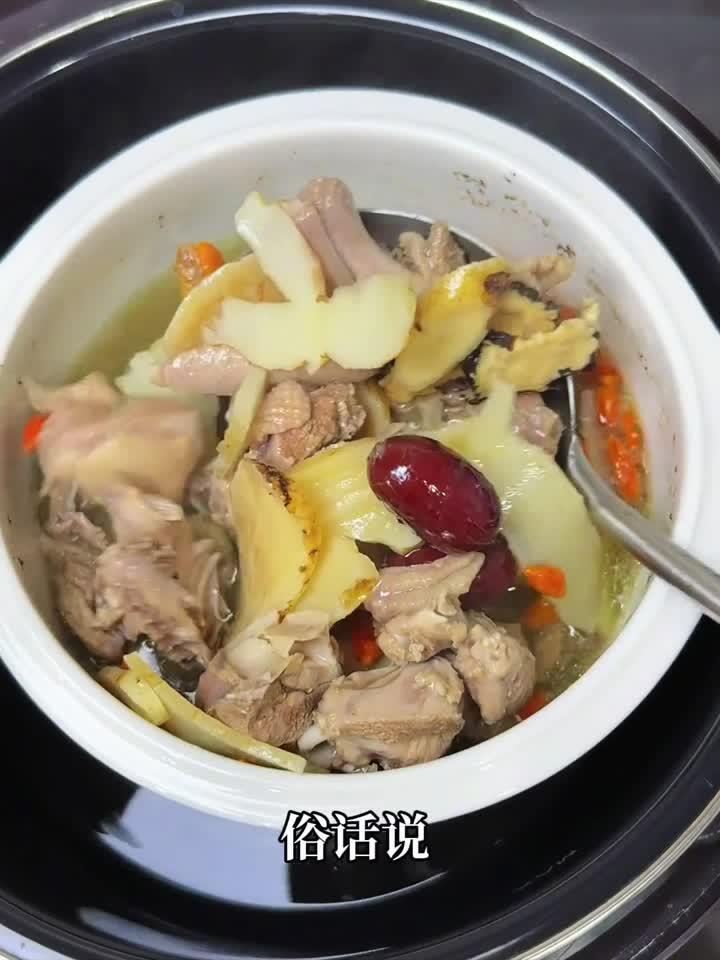 天麻鸽子汤，暖冬滋补无腥味，香飘四邻！