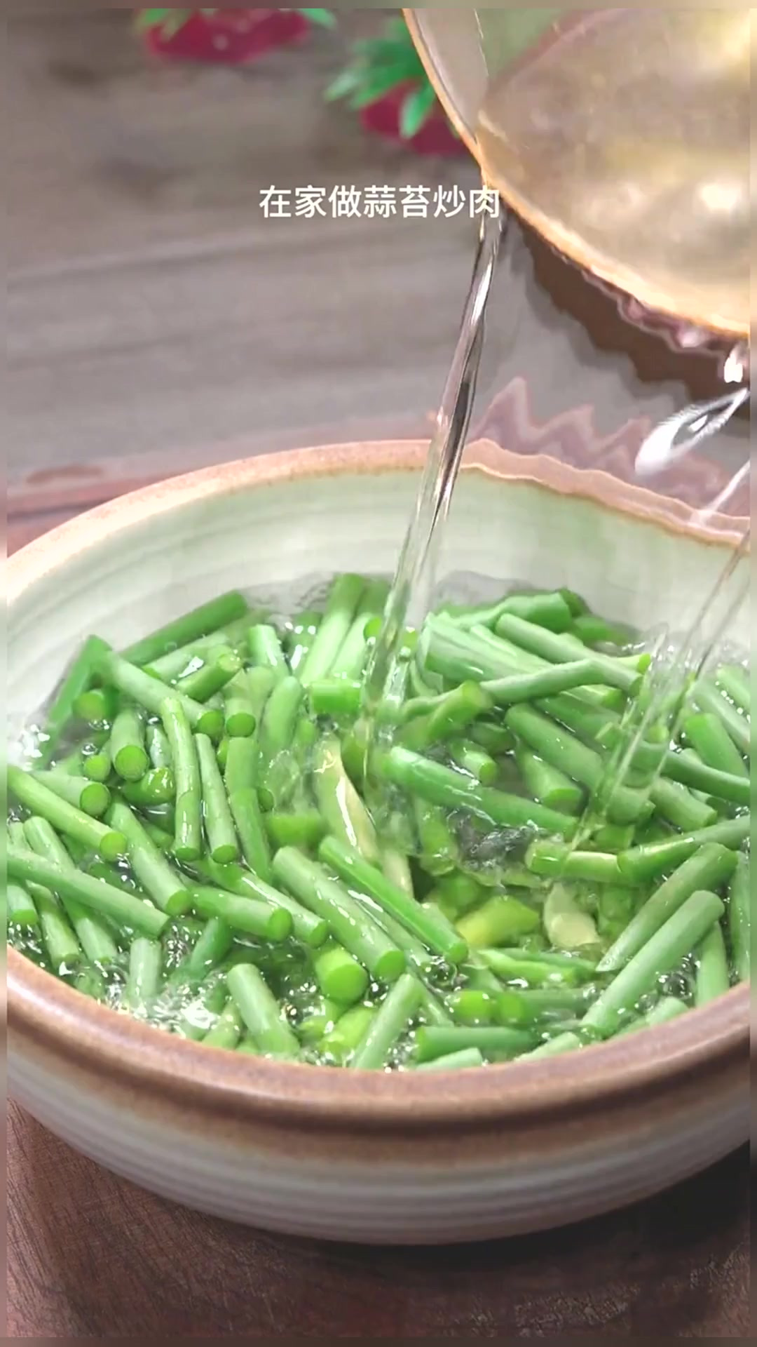 蒜苗炒肉丝 在家炒蒜苗正确做法,爽嫩入味,好吃下饭!