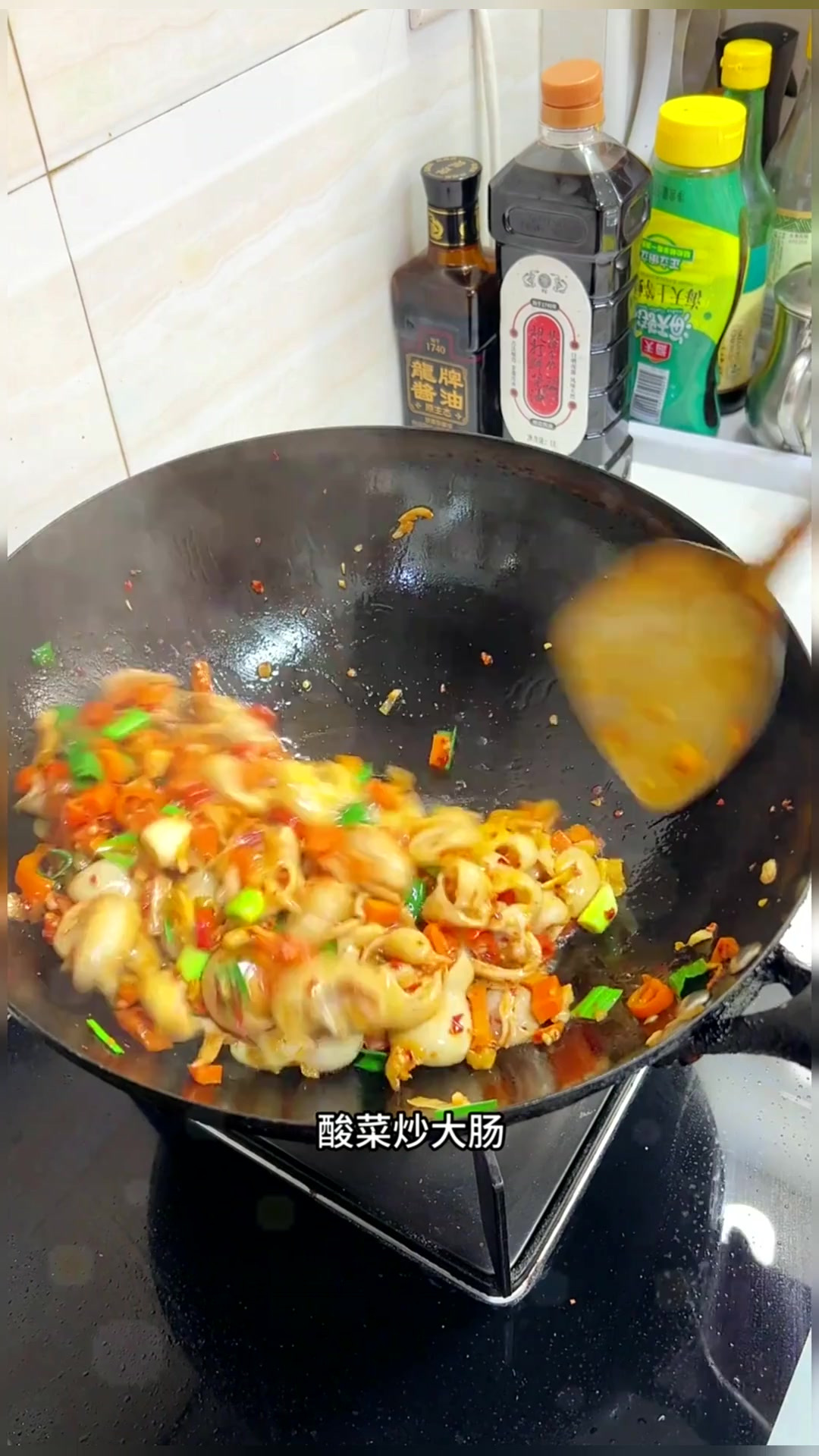 我们赣南特色菜之酸菜炒大肠,酸辣脆爽下酒又下饭!