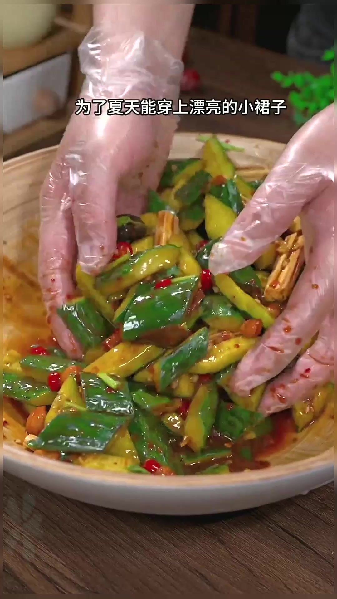 天气越来越热，你要是不想炒菜，就做这道凉拌菜开胃爽口，多吃也