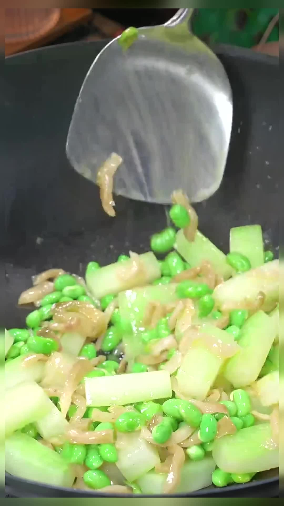冬瓜不要只会红烧或炖汤了,今天分享这个做法,清爽入味,好吃