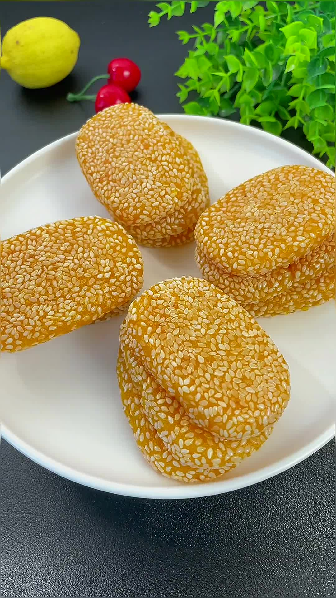南瓜芝麻饼这样做,香甜软糯超好吃美食创作人