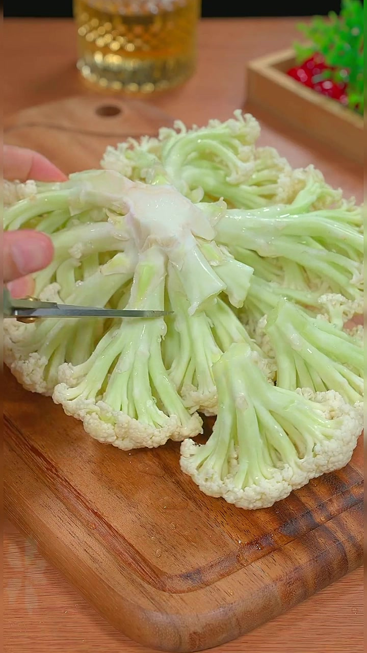 干锅有机菜花,每次去饭店必点,其实在家做也很简单～