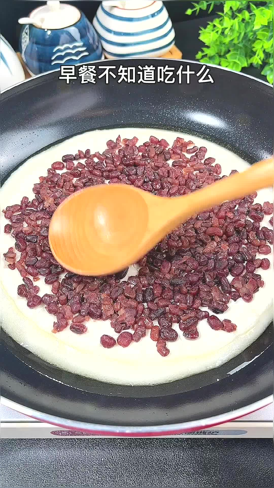 早餐不知道吃什么的可以试试这个蜜豆糯米饼,做法简单,糯糯叽叽