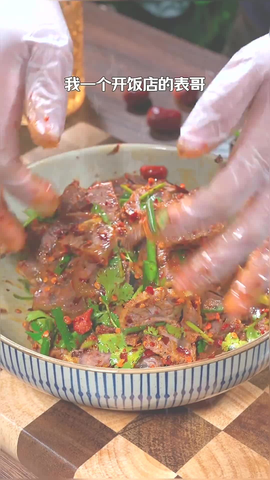 我一个开饭店的表哥教给我的招牌菜干拌牛肉,做法简单,营养还不