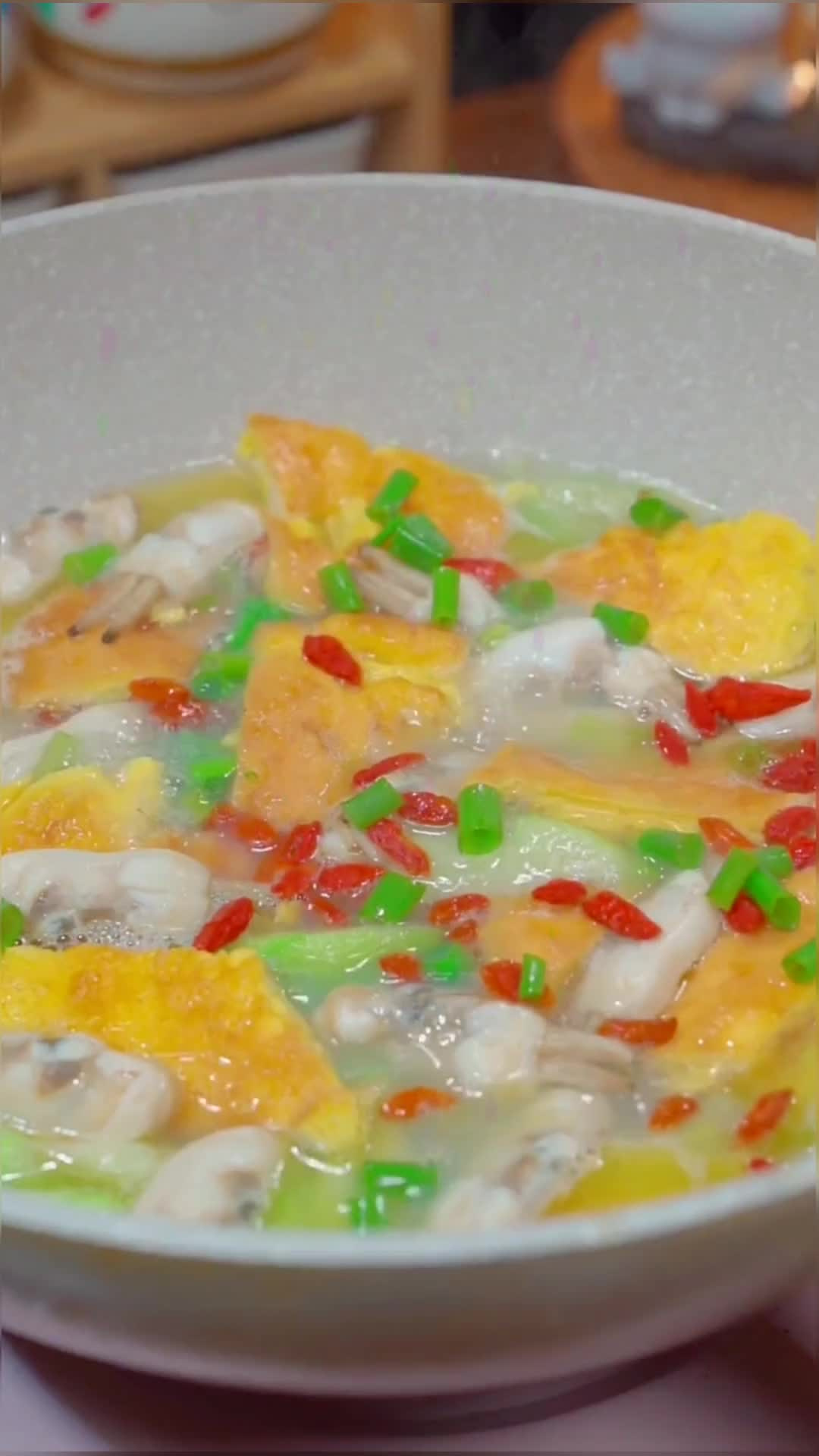 丝瓜蛏肉汤,丝瓜汤这样做翠绿不发黑