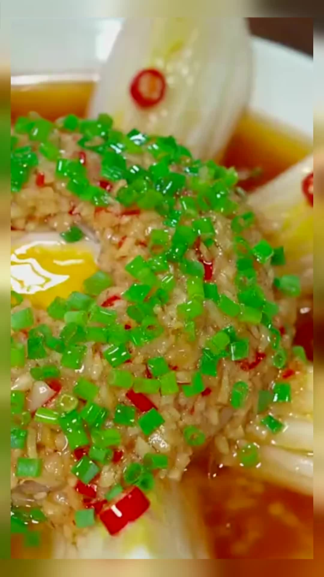 年夜饭安排这道蒜蓉粉丝娃娃菜,寓意白菜一出,百财进屋,好看又