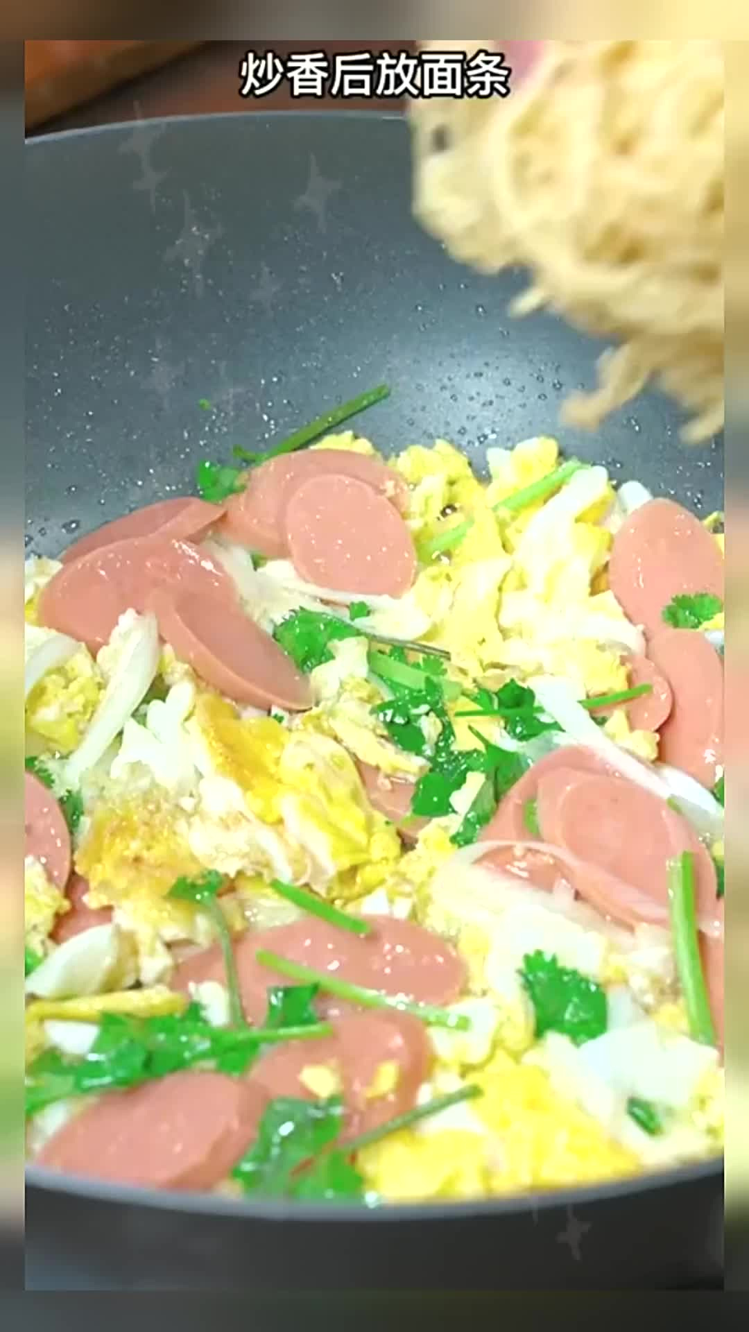 以后方便面别泡着吃了，试试这样做，超级好吃