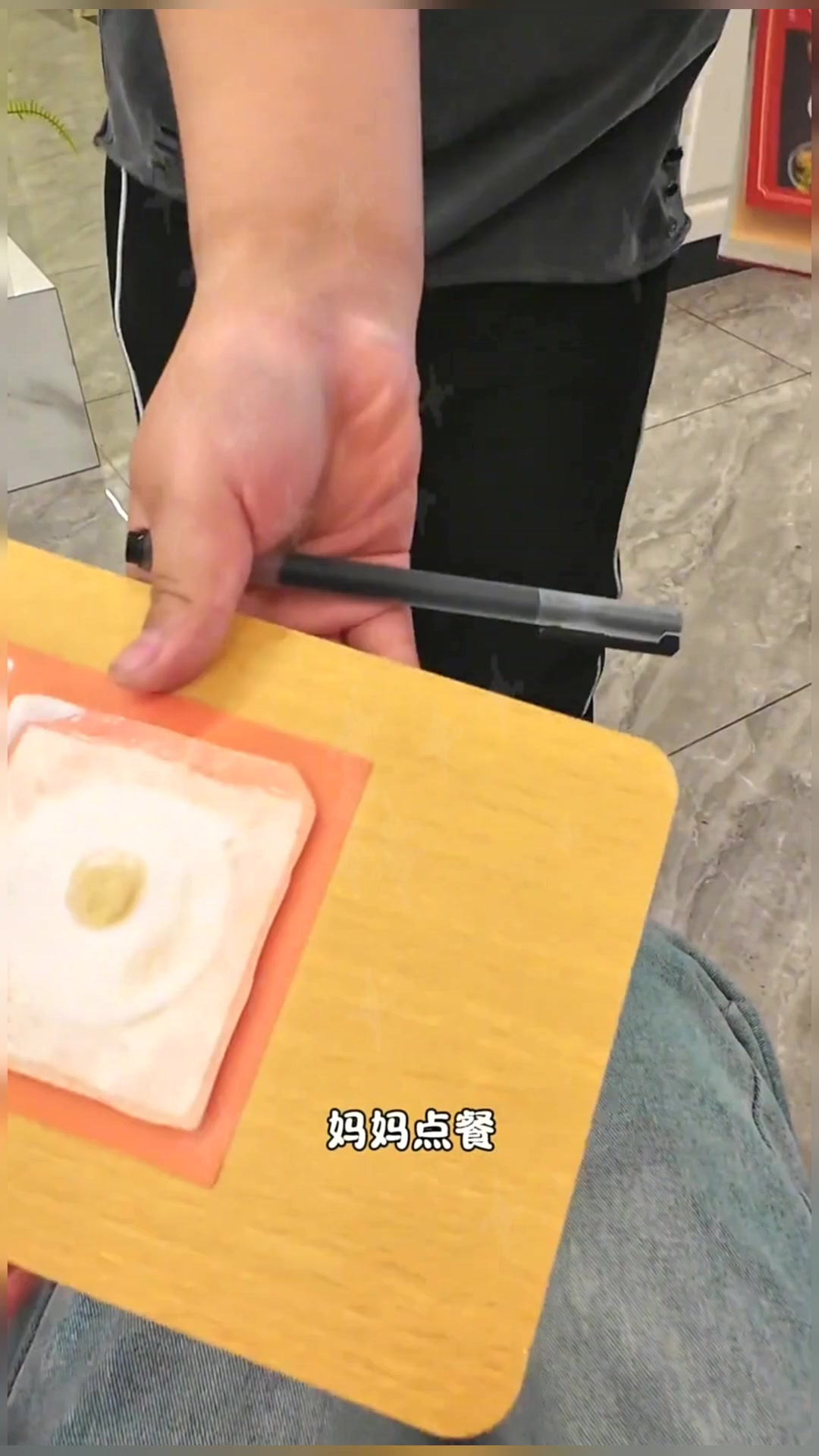 来看看二年级小学生午餐吃了什么 今日菜谱:溜肉段土豆