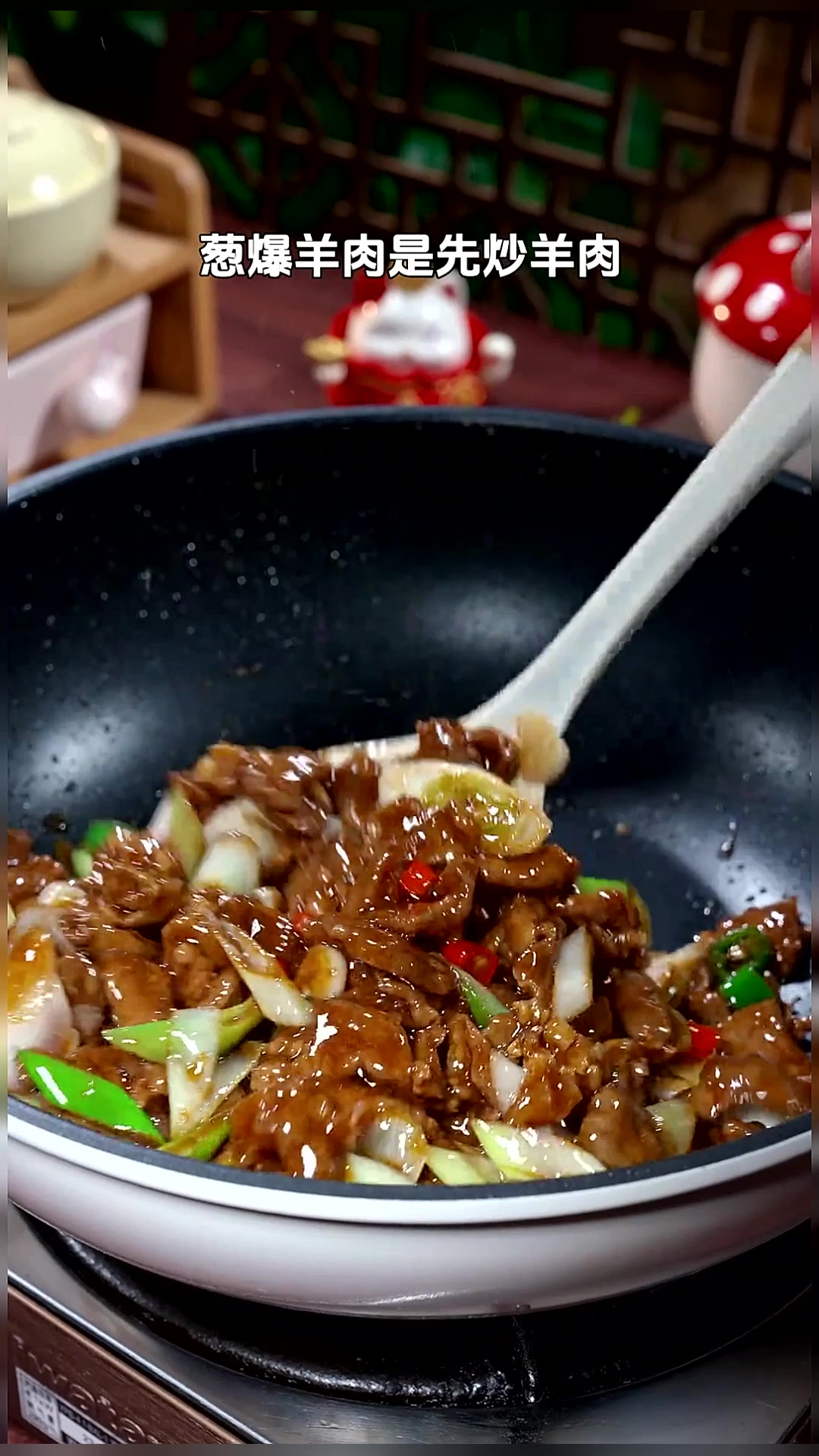 又到了吃羊肉的季节,试试我这个葱爆羊肉,鲜香嫩滑,做出来一点