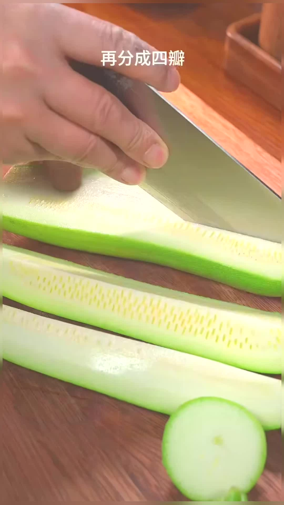 这个季节可一定不能错过这道素炒西葫芦,清脆爽口,妥妥的家常下