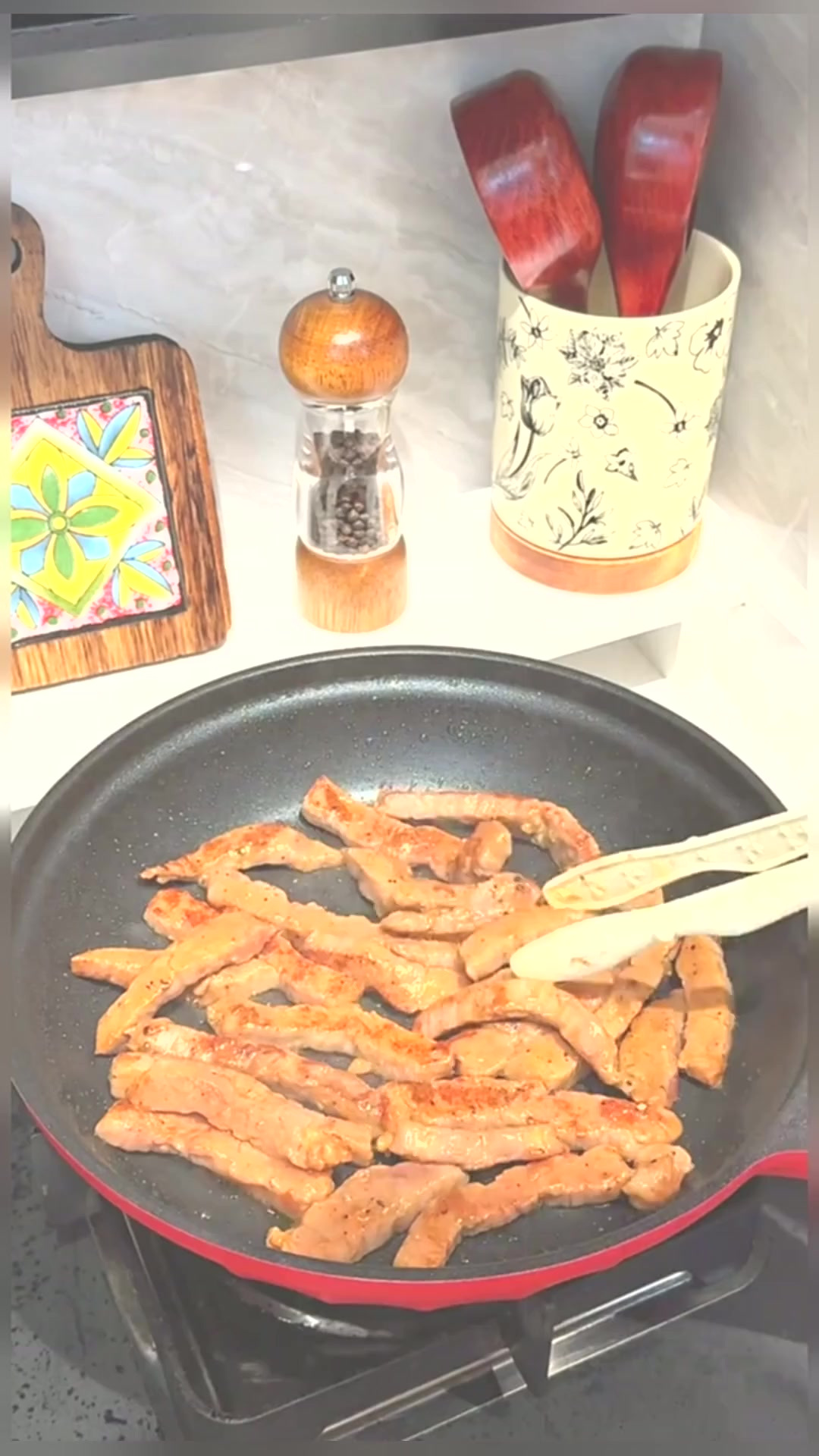 vlog晚餐|茼蒿香菇腊肠拌饭·黑椒牛柳炒芦笋