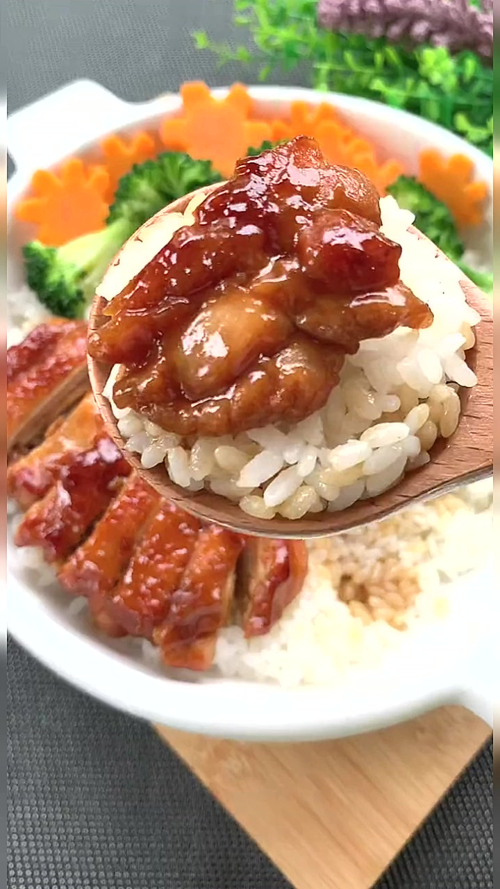 外面的奥尔良鸡腿饭,在家轻松就能复刻,实在太美味啦～酱汁拌饭