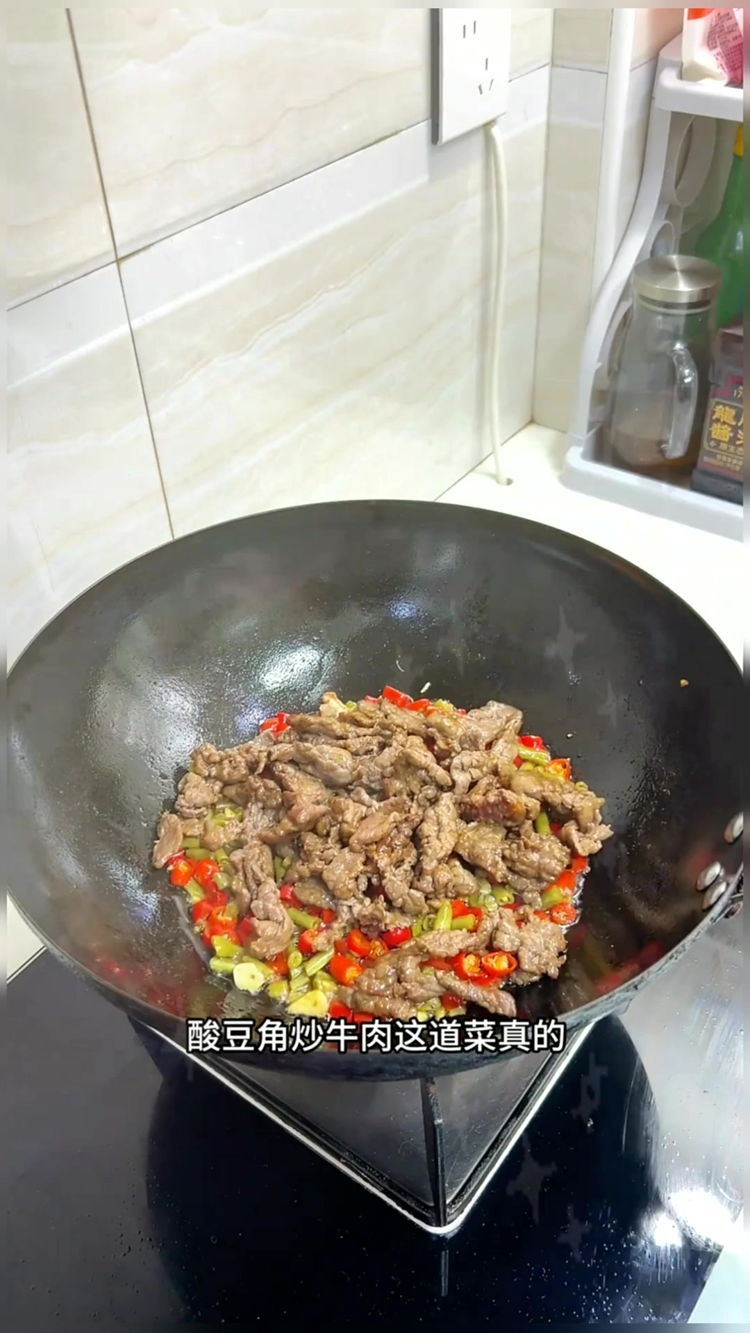 没有胃口的时候你们一定要安排上这酸豆角炒牛肉,酸爽开胃好好吃