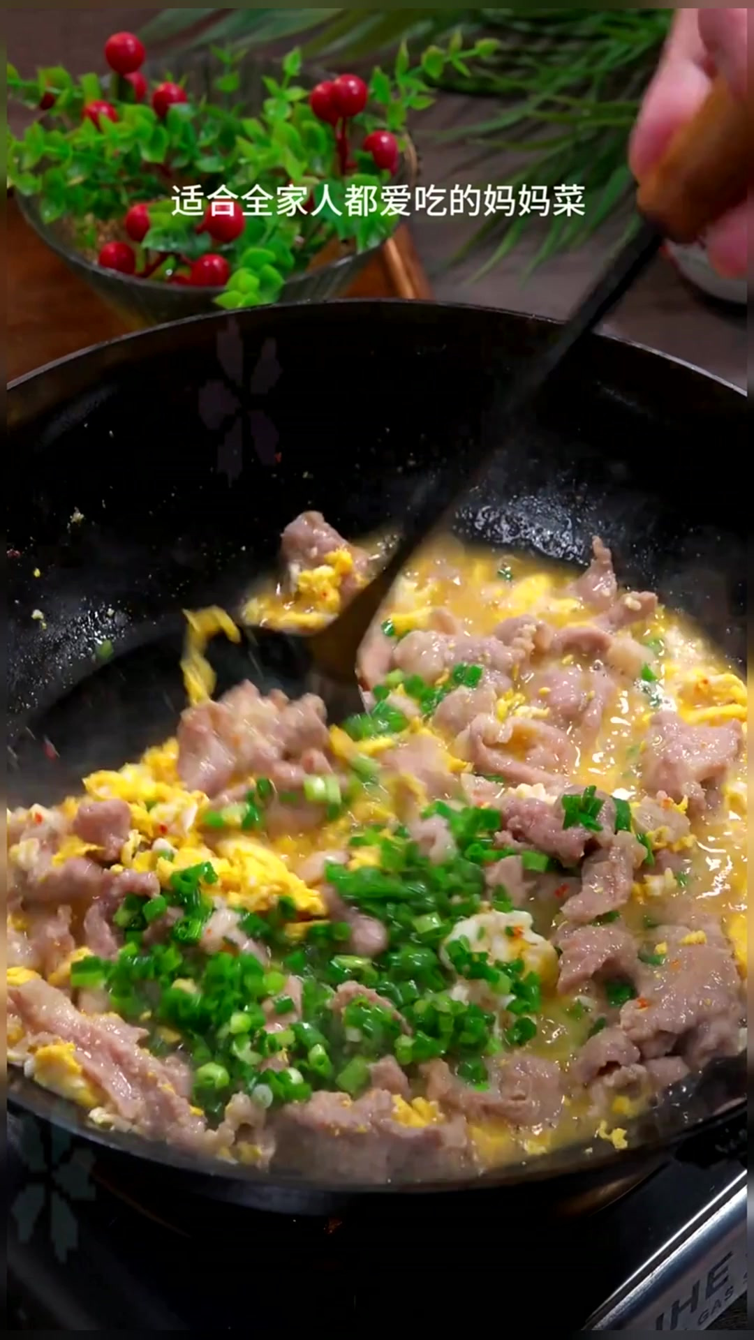 我家每周都要做几次的有道下饭菜，土鸡蛋汆瘦肉，又香又嫩！