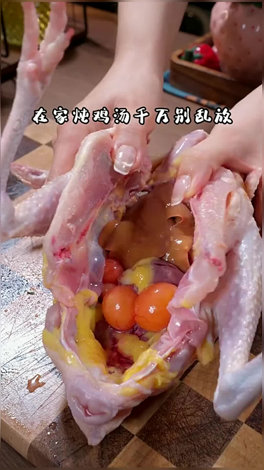 老母鸡汤 在家炖千万别乱放,只需要放三样料,炖出来的鸡汤皮脆
