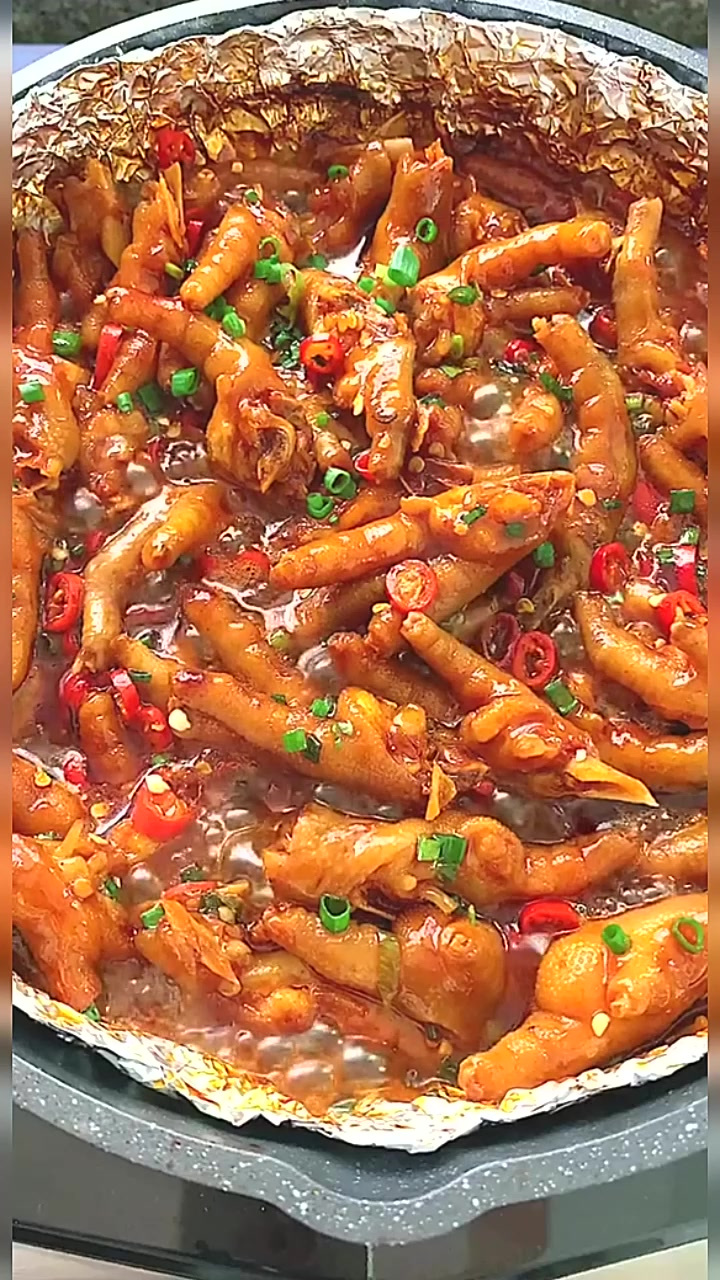 今晚吃这个“锡纸鸡爪”,有肉有菜,吃完还不用刷洗锅～～