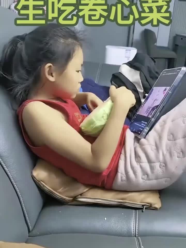 生吃卷心菜能好吗,我要不要带他出门吃点汉堡