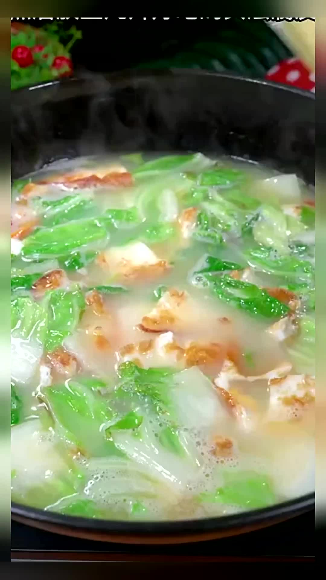 天气冷了,用普通的白菜和鸡蛋就能做出一锅全家人都爱喝的汤～