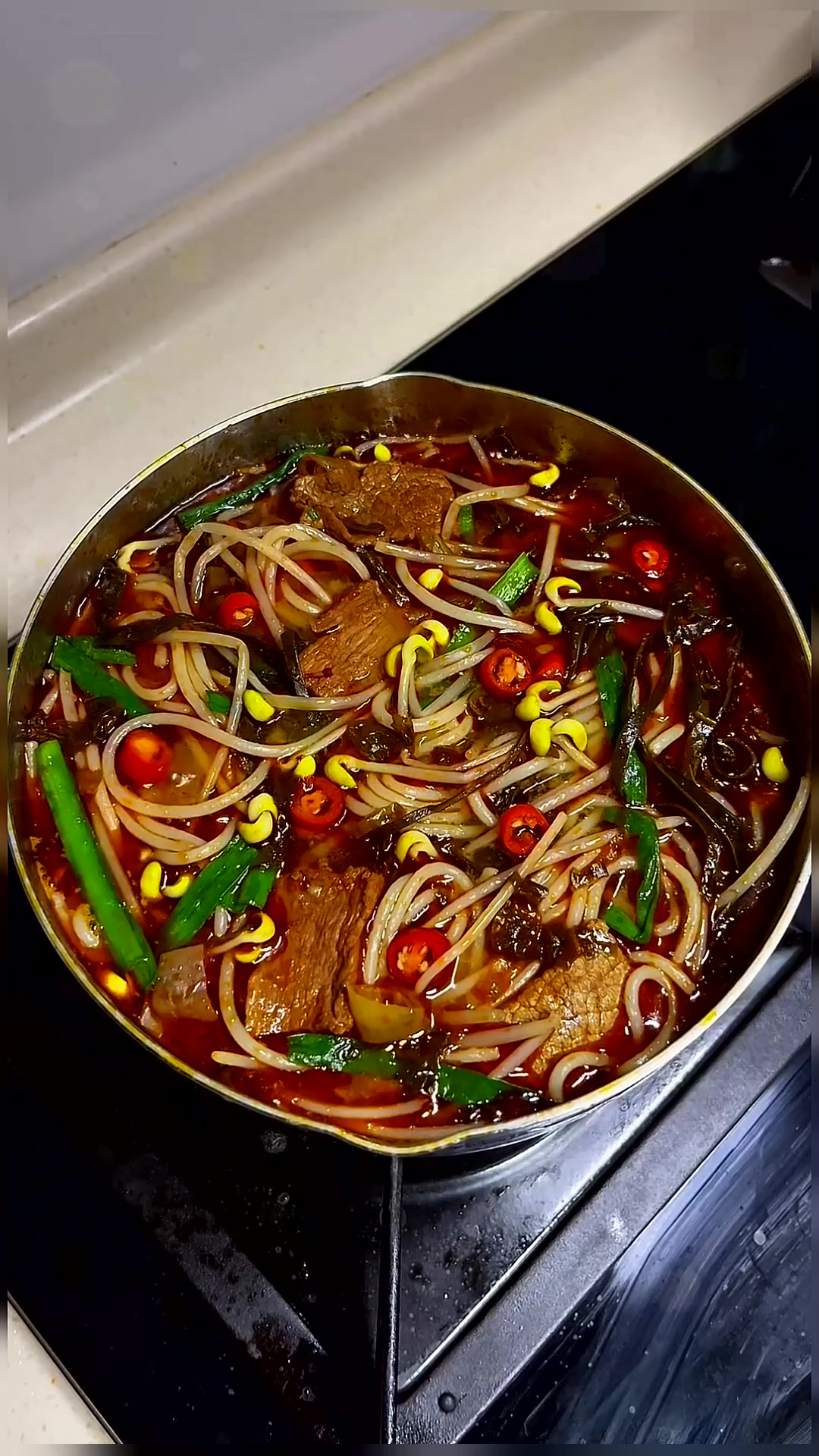 我妈做的泡椒牛肉米线酸辣入味太过瘾了