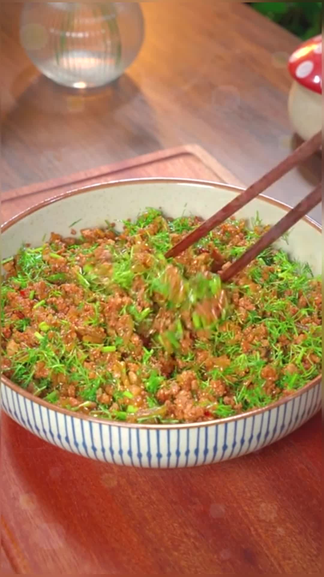 茴香馅的饺子这样调,味道鲜香,颜色翠绿,比外面买的还好吃
