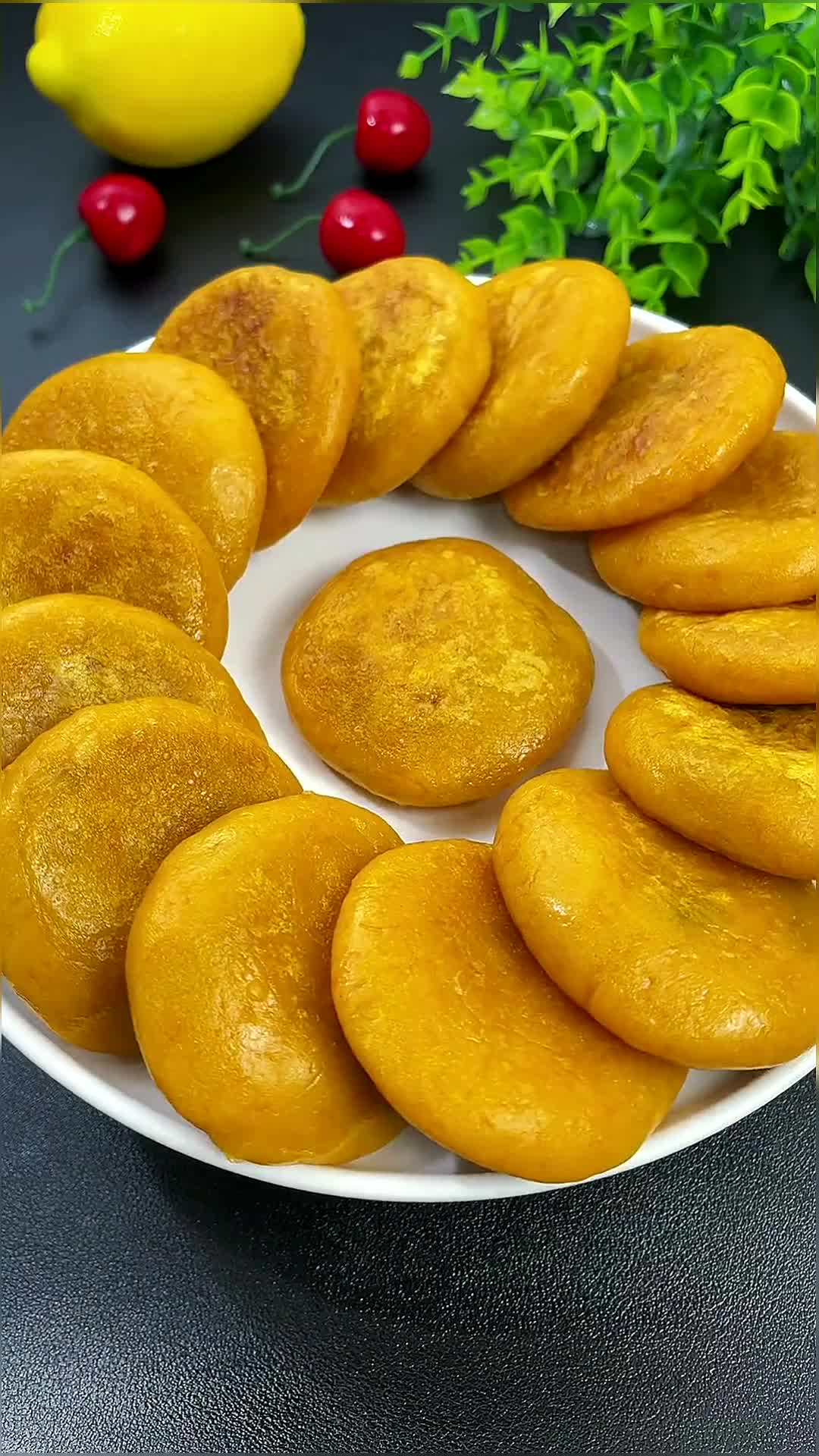 南瓜煎饼这样做,一大盘都不够吃,别做少了哦美食创作人