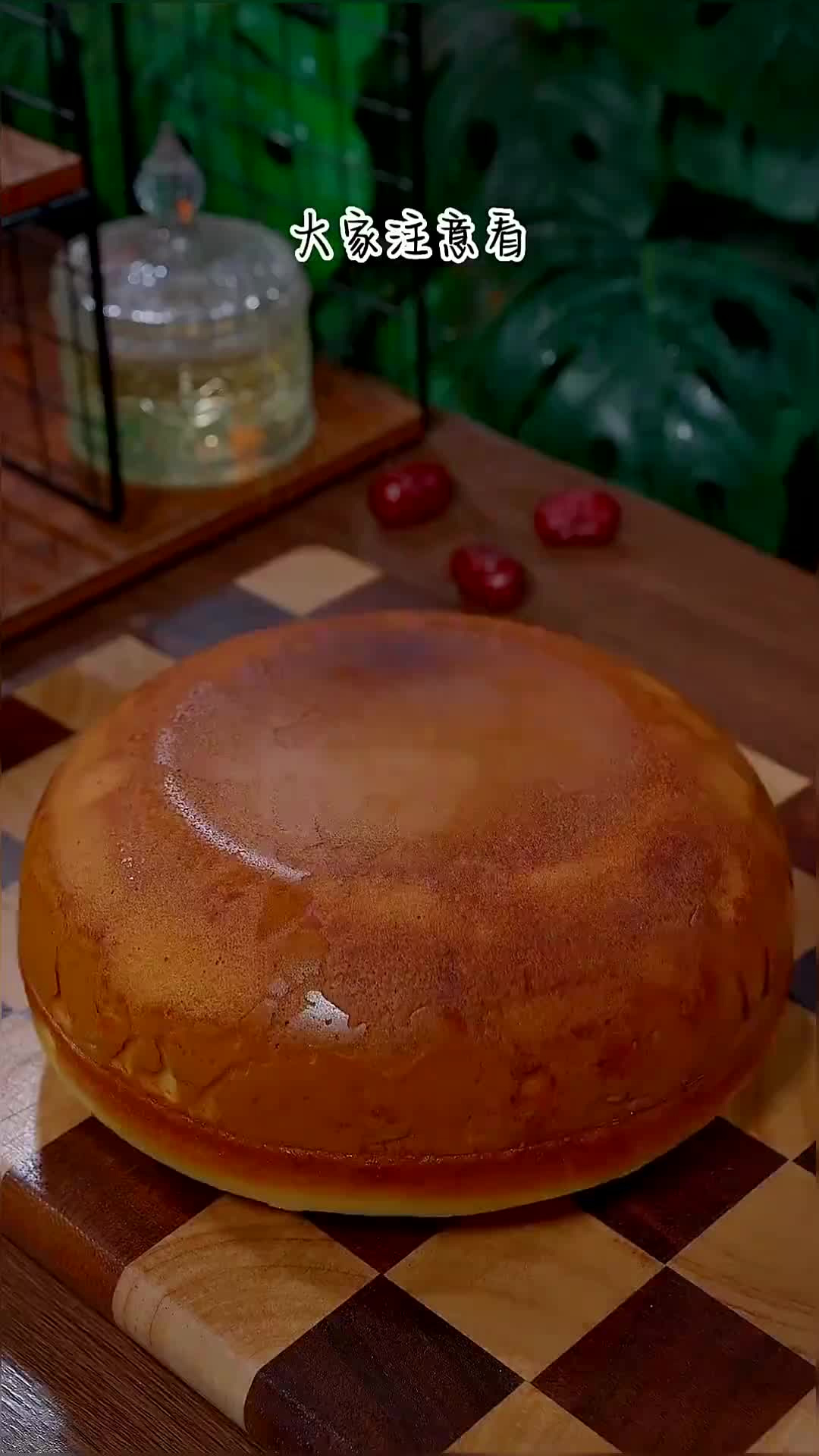 放假了,在家用电饭煲也可以做蛋糕,做法简单,比买的还好吃