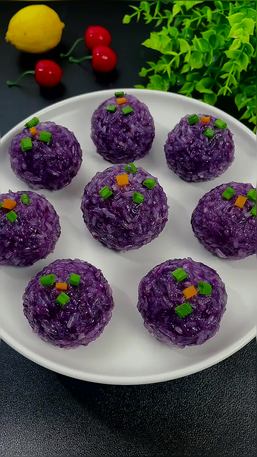 糯糯叽叽的紫薯糯米丸子,颜值高又营养,做法很简单美食创作人