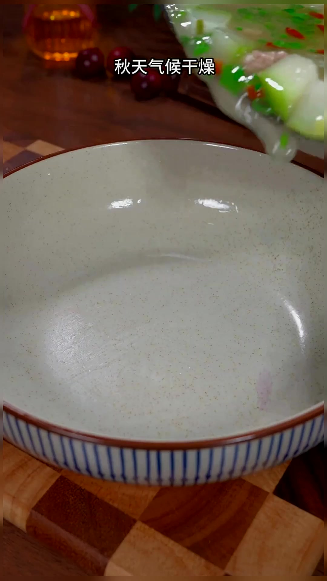 秋天的气候干燥,一定要在家多给孩子做这个冬瓜肉丸汤,汤鲜味美