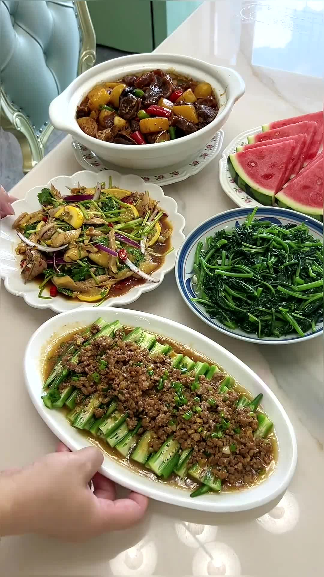 吃饭啦,今天的晚餐做了三个主菜,真的好想把好吃说100遍