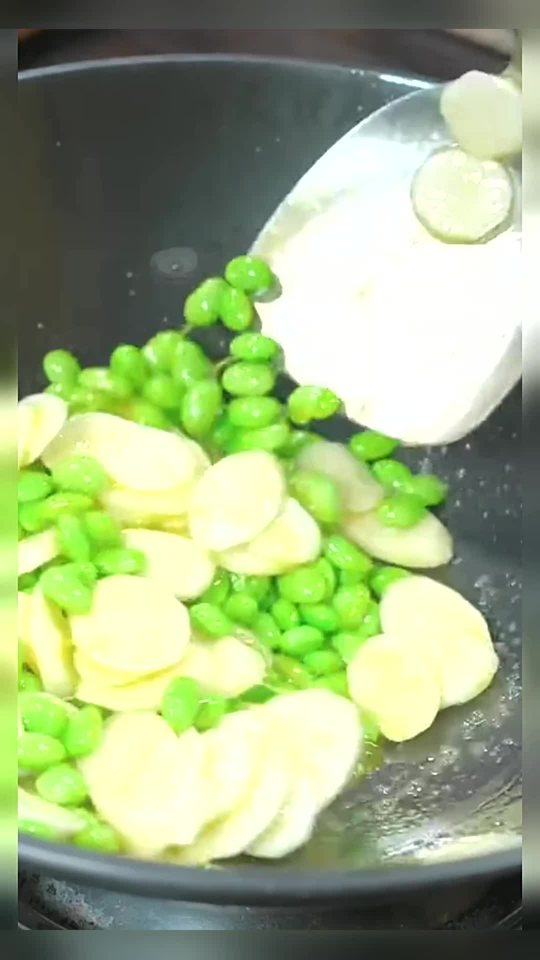 三伏天一定要多喝清淡一点的汤,今天这个山药肉片汤就特别适合这
