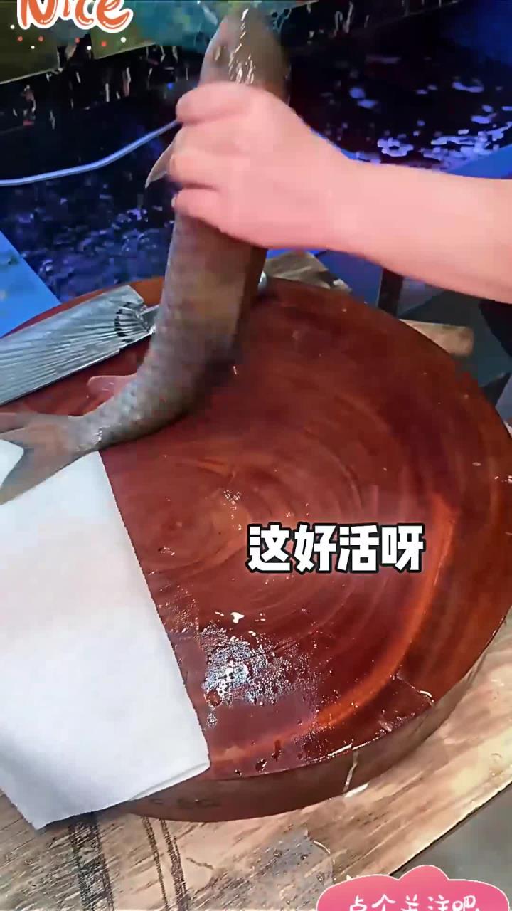 来潮州吃鱼生啦,淡水石坚鱼 生鱼切片 吃起来软软甜甜的