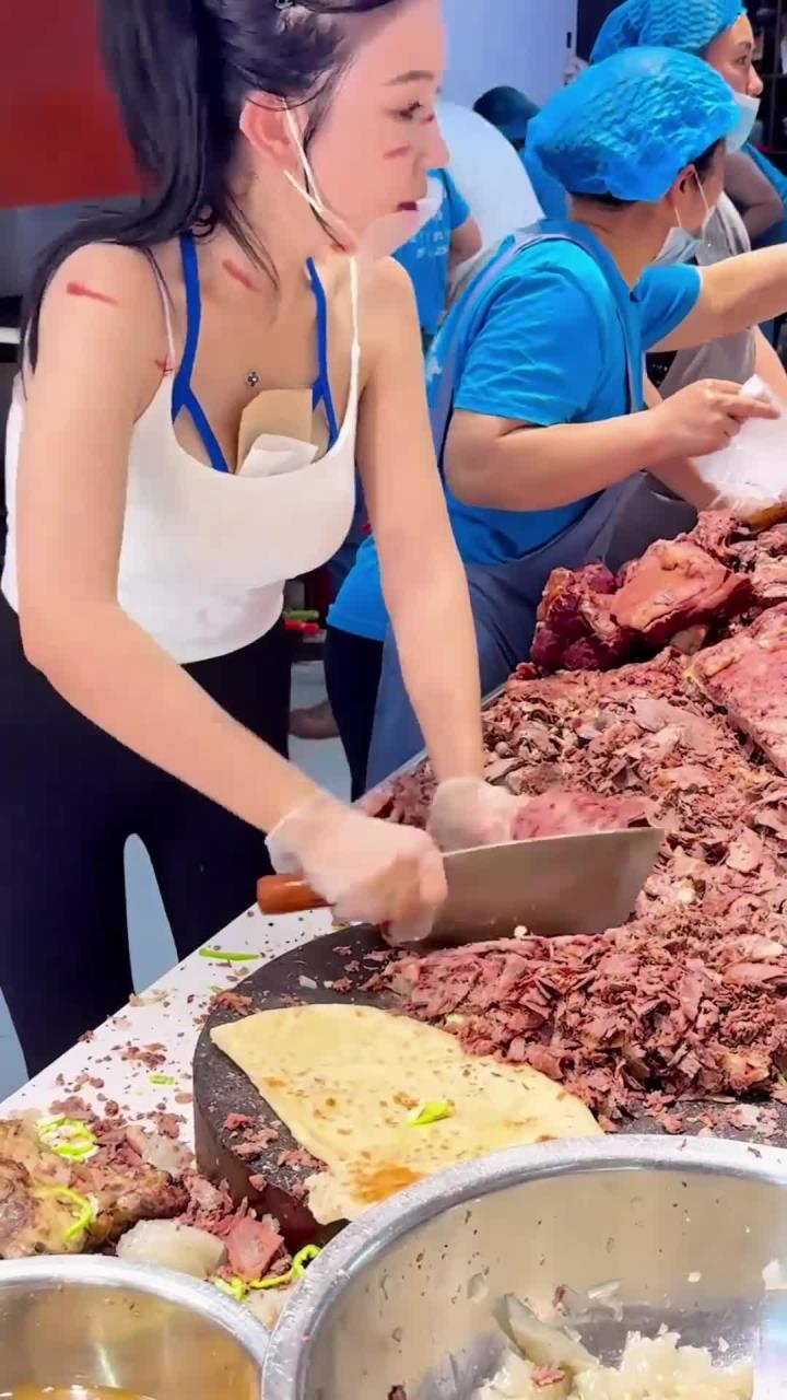 河北任丘姜师傅驴肉卷饼,喷香喷香我爱吃