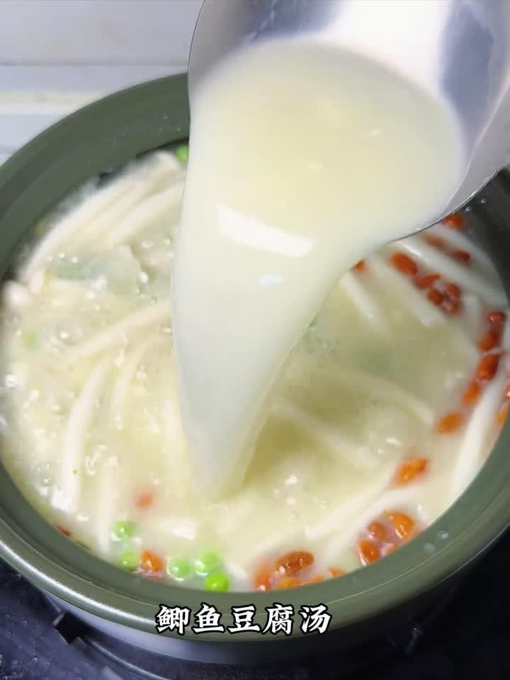 常喝这碗汤，孩子体质强！奶白鲫鱼汤的家常做法