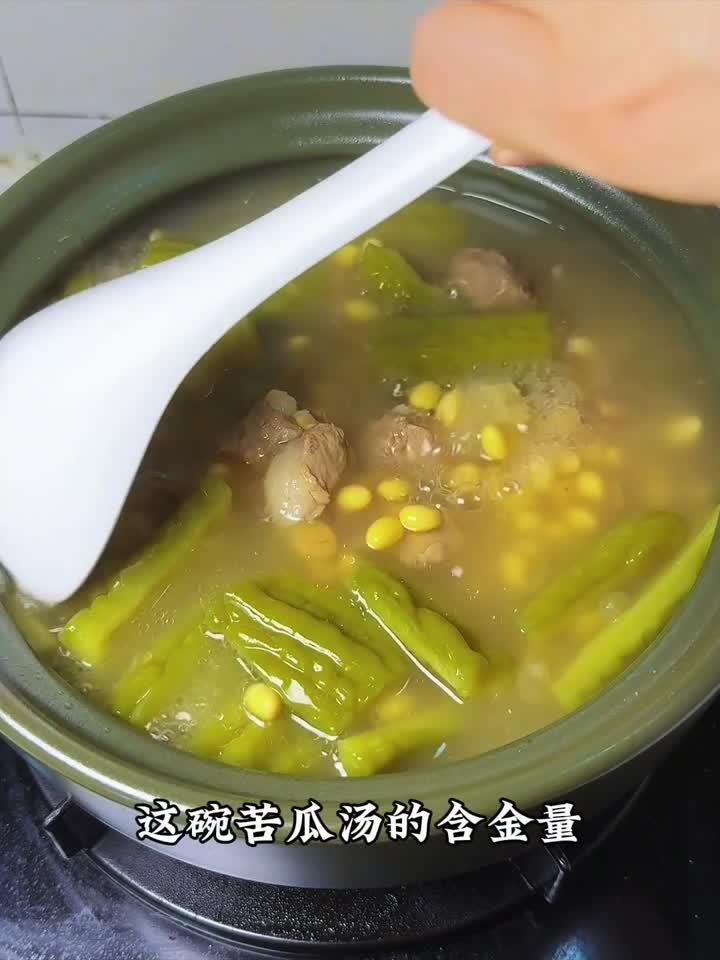 夏日必喝！苦瓜排骨汤，甘甜解暑又养生