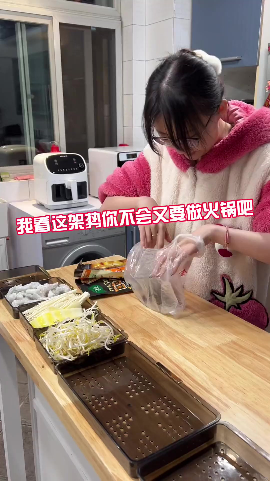 最近上火了？那吃点花胶鸡鲍鱼人参火锅吧