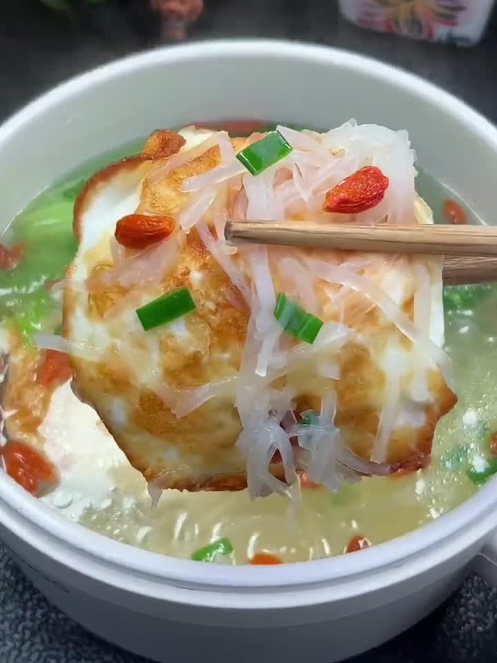 明星都在喝的白萝卜煎蛋汤,清肠刮油小腹平坦一身轻
