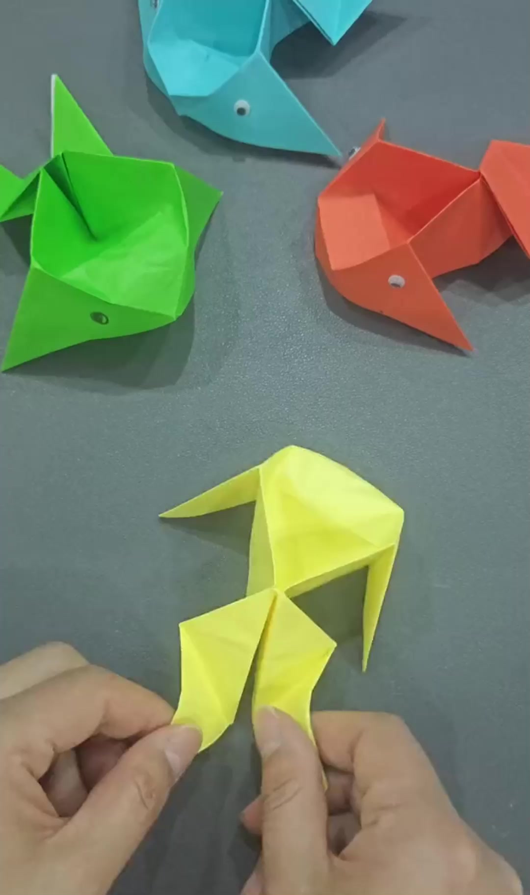 可爱的小鱼折纸 创意亲子幼儿手工折纸教程