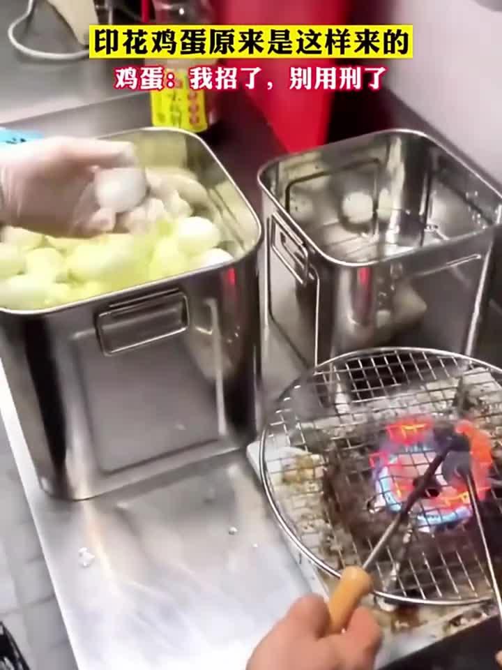 印花鸡蛋原来是这样来的,价格得翻一倍吧