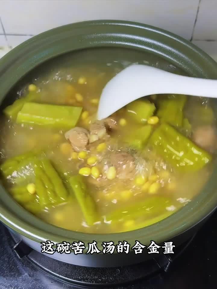 夏日必喝！苦瓜排骨汤，甘甜解暑又养生