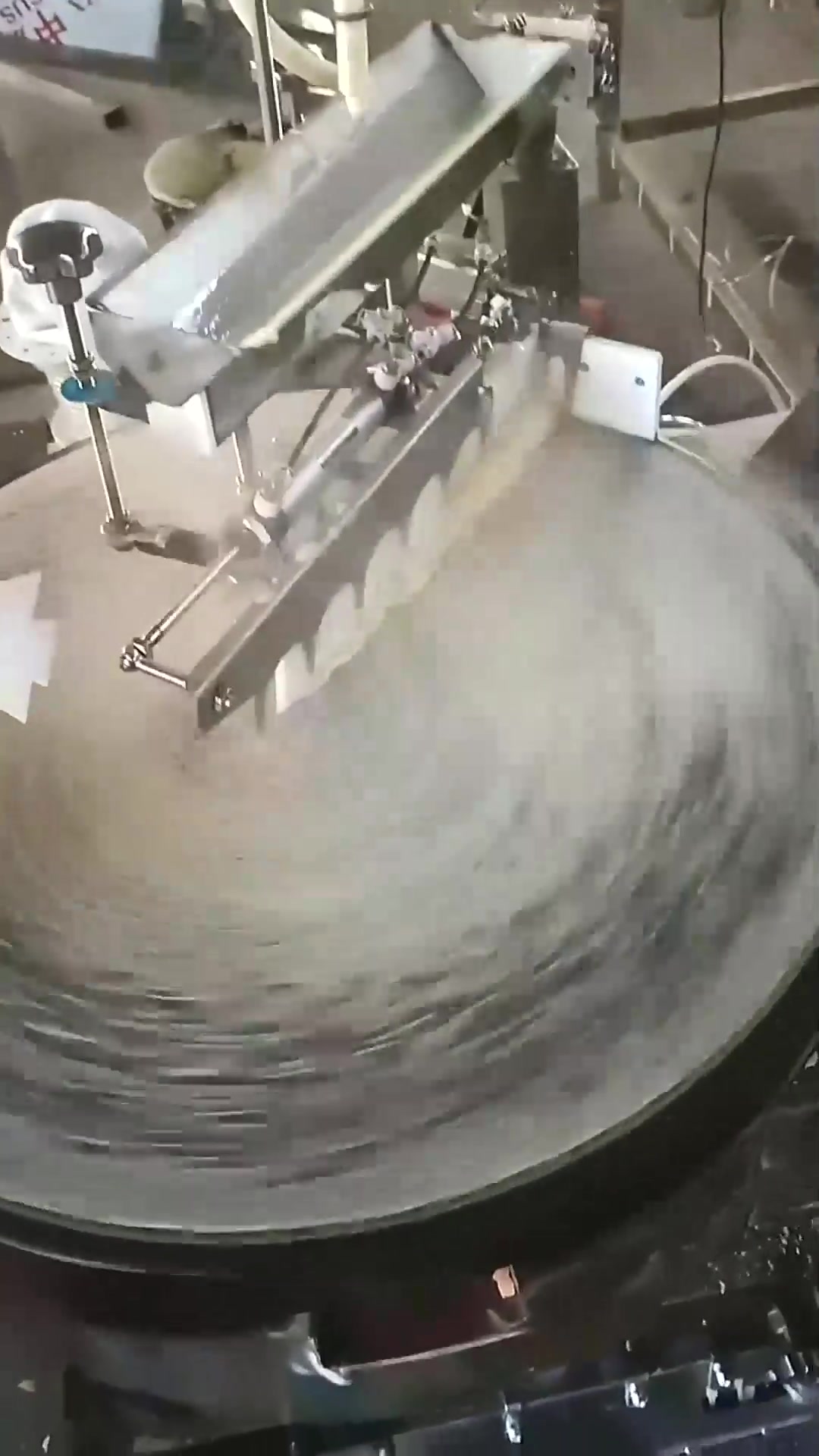  放手工煎饼机研制成功