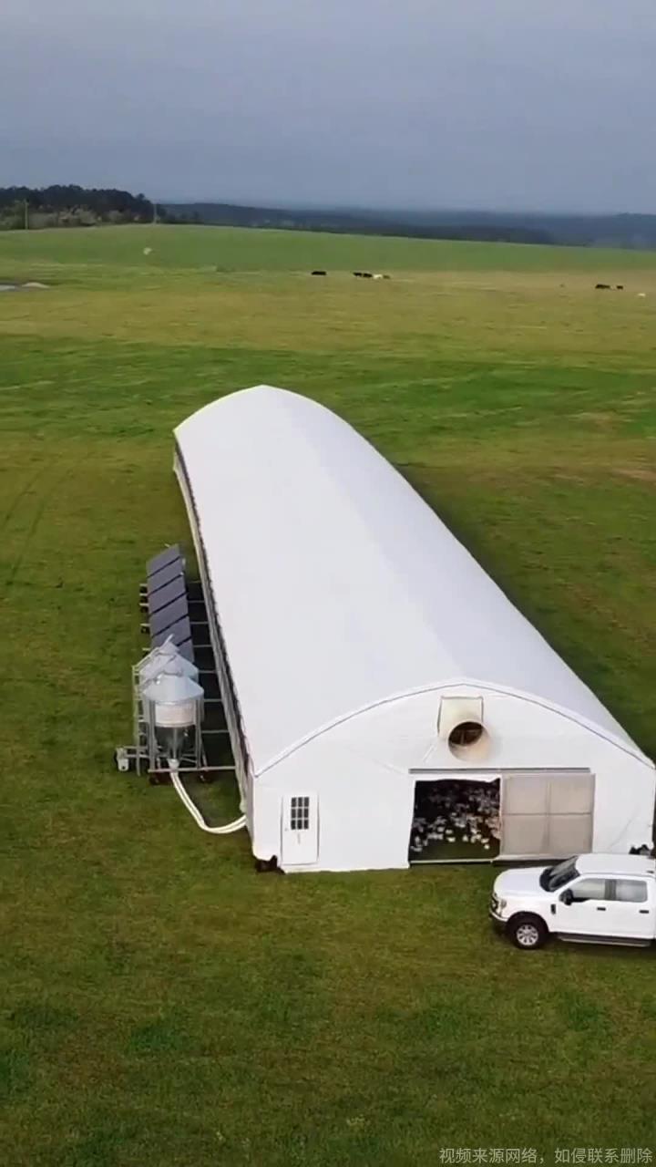 美国发明会移动的养鸡场