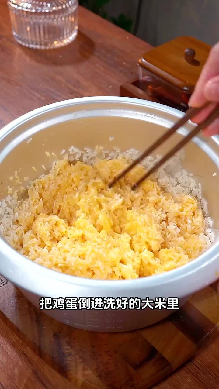 把鸡蛋倒进大米里，出锅就是一道好吃又简单的土豆盖饭土豆盖饭 美食 家常菜 肉沫土豆