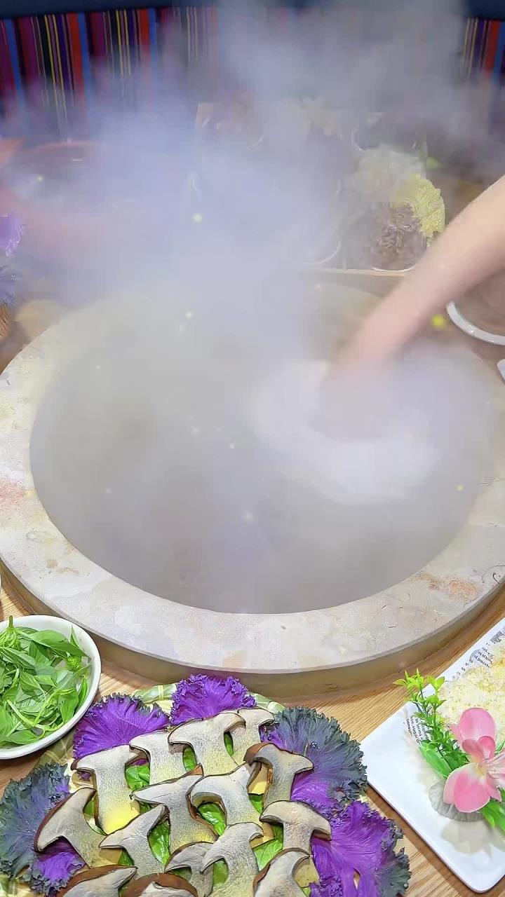云南蒸汽石锅鱼也太好吃了吧！有想吃的吗潮汕美食家乡特色小吃