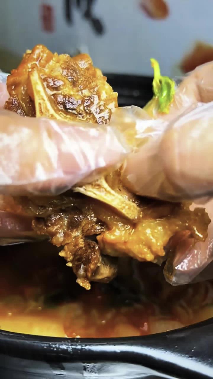 番茄牛尾汤，鲜香浓郁