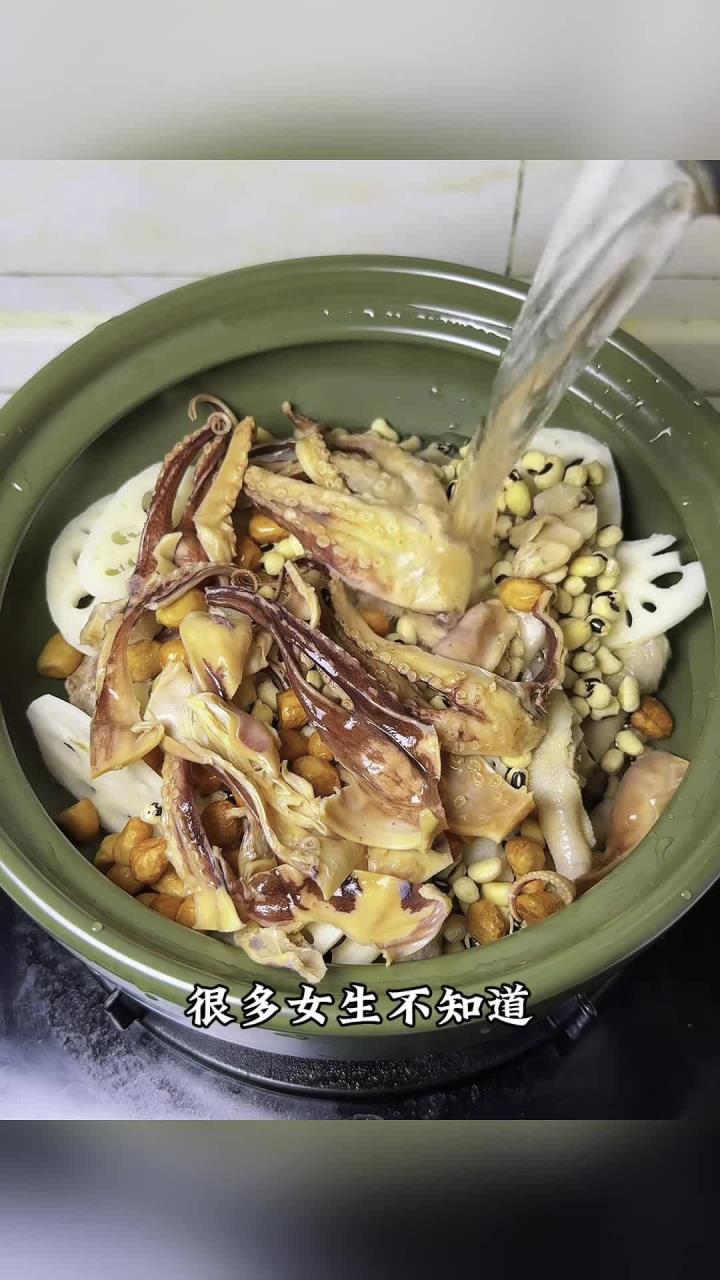 莲藕鸡爪汤好
