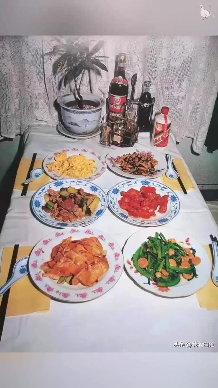 1981 北京 火车上的菜谱和炒菜,还有葡萄酒可乐和茅台 这个价格怎么样,有印象吗?当年